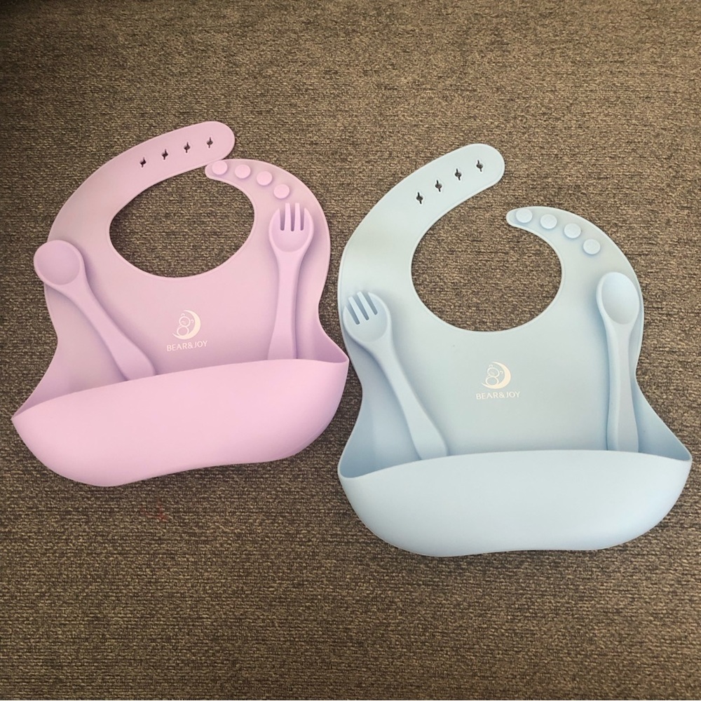 🆕 Bear & Joy Silicone Bibs - 2 pack